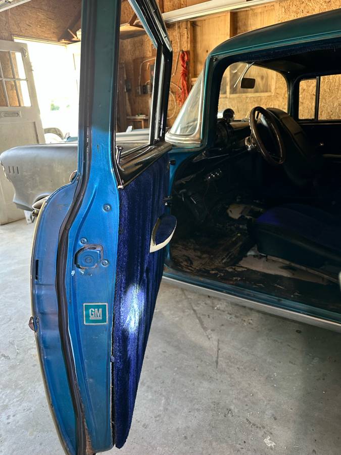Chevrolet-2dr-wagon-1957-blue-6
