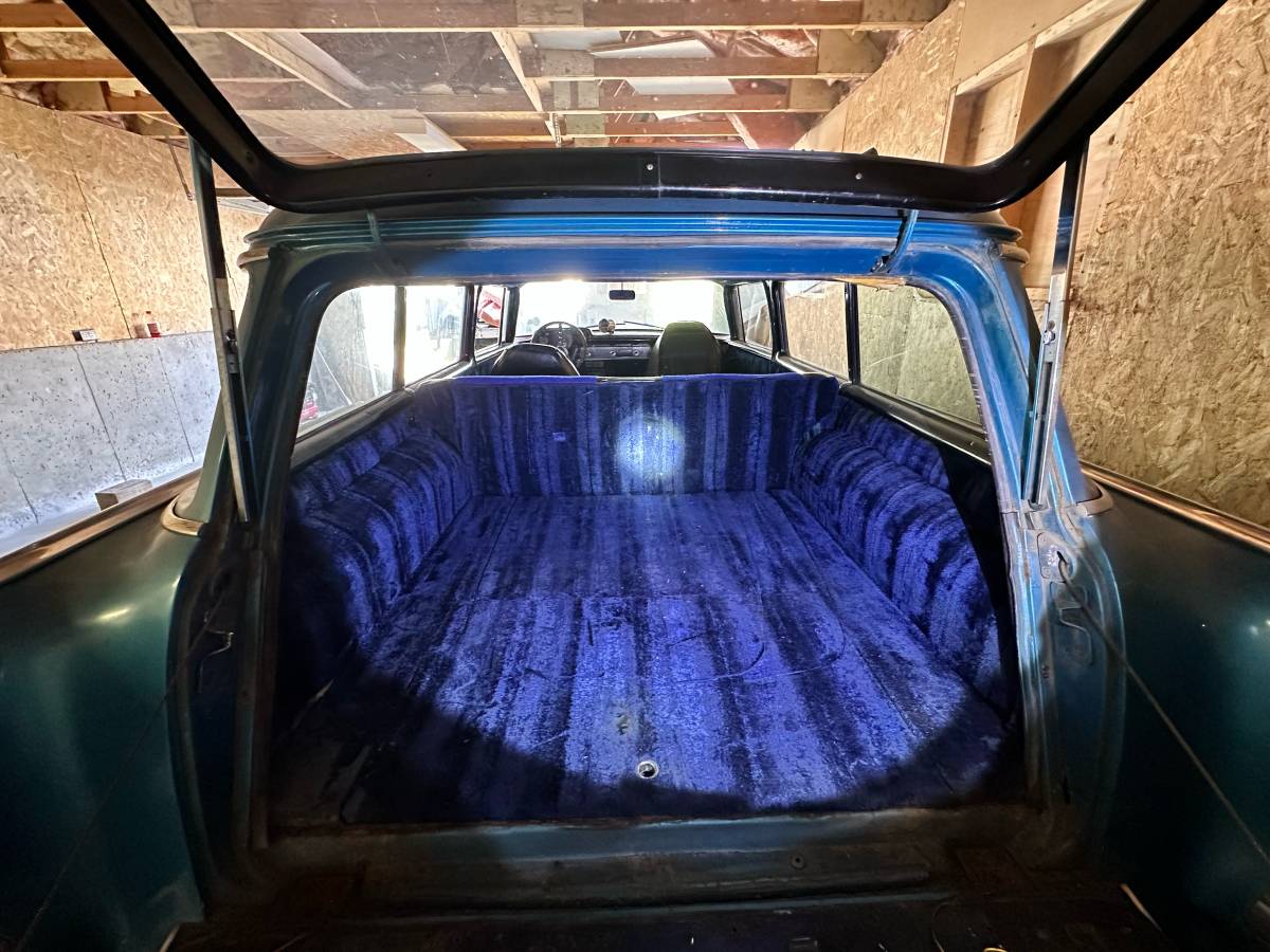 Chevrolet-2dr-wagon-1957-blue-8