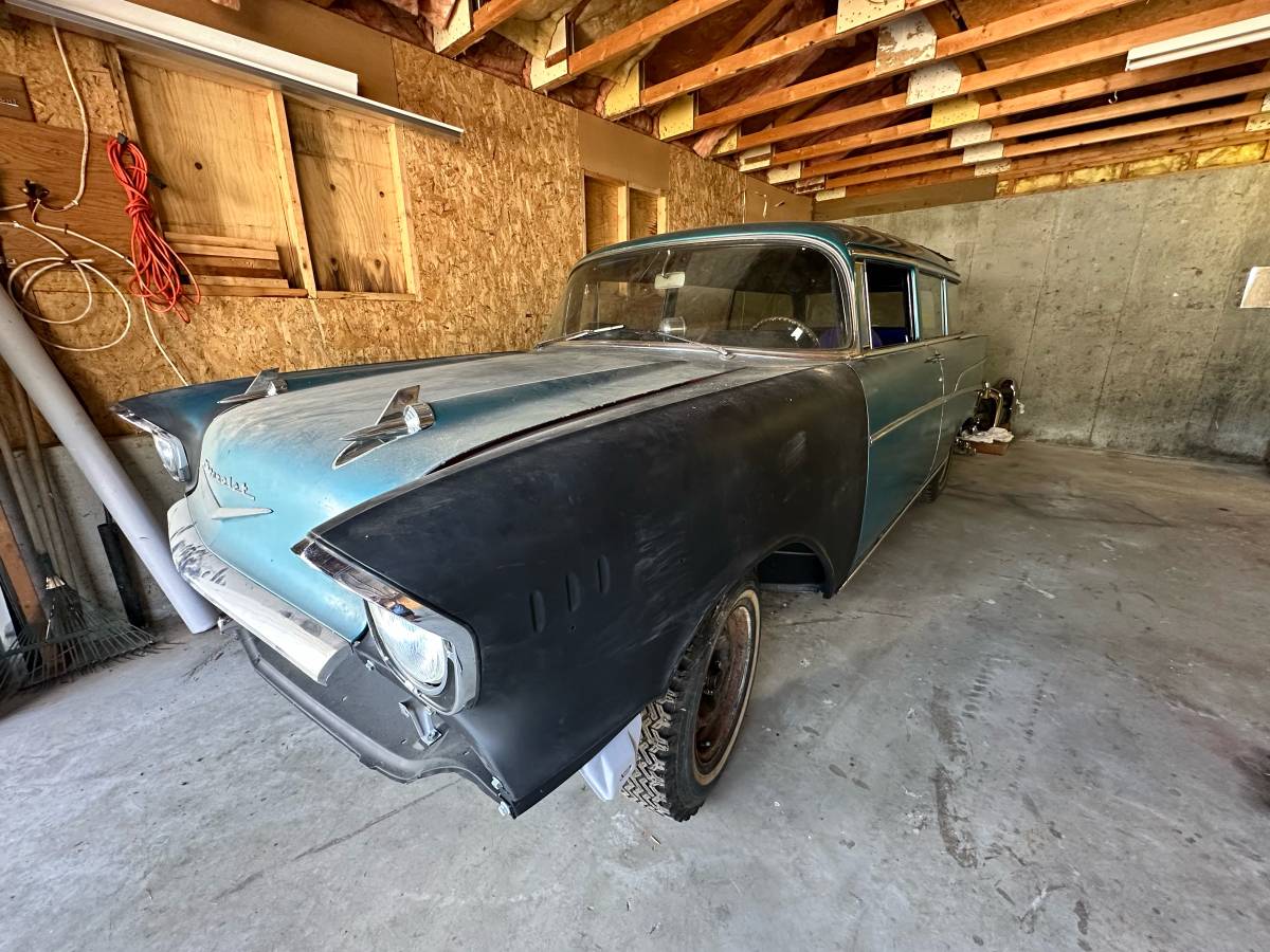 Chevrolet-2dr-wagon-1957-blue