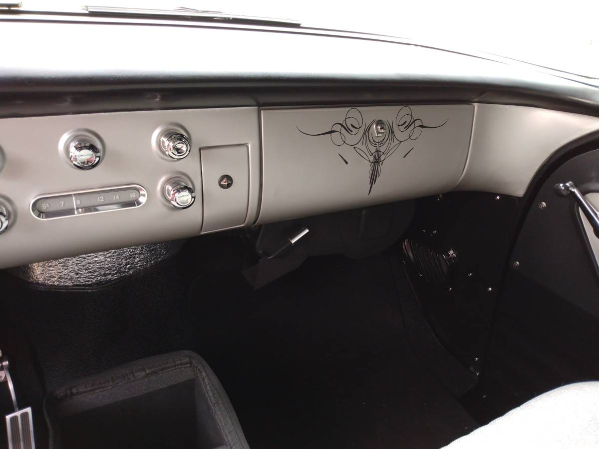Chevrolet-3100-1957-black-14