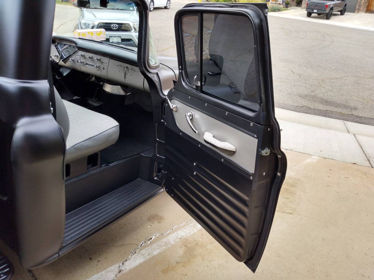 Chevrolet-3100-1957-black-17
