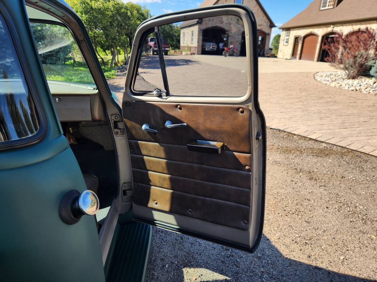 Chevrolet-3100-5-window-truck-1955-14