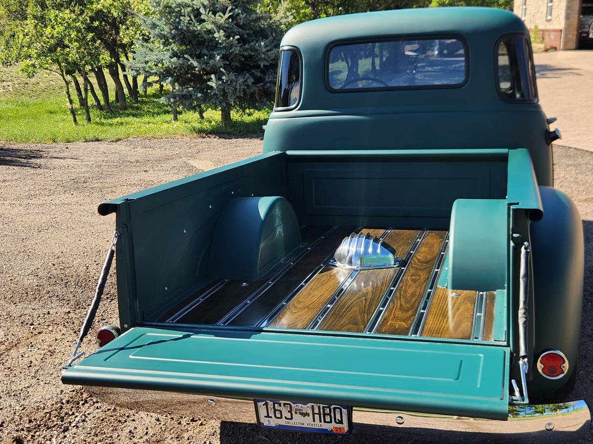 Chevrolet-3100-5-window-truck-1955-9