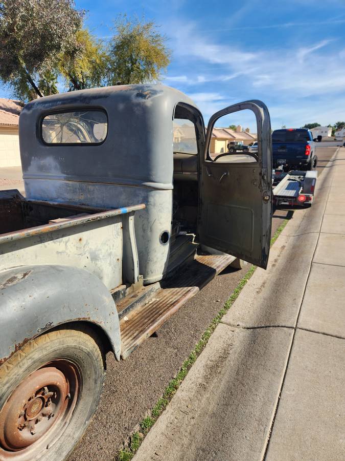 Chevrolet-3100-pickup-1946-grey-1