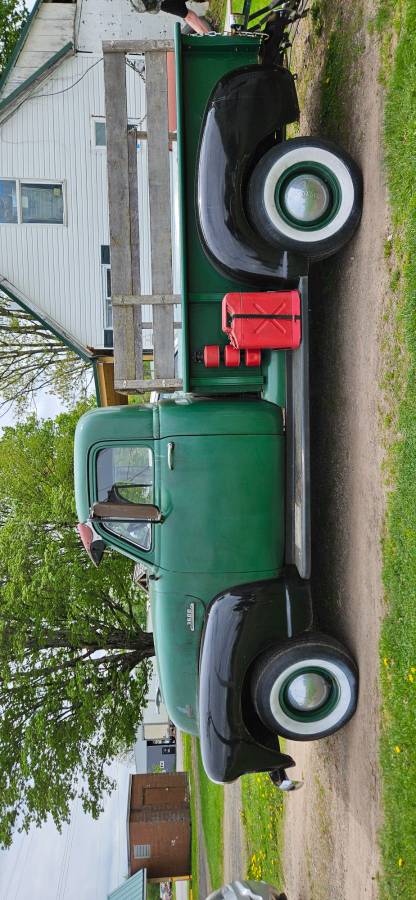 Chevrolet-3600-1953-green-4