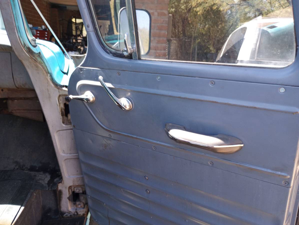 Chevrolet-Apache-32-1958-blue-12