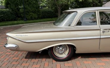 Chevrolet-Bel-Air-1961-4