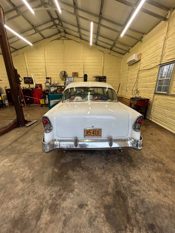 Chevrolet-Bel-air-4-door-1956-custom-11