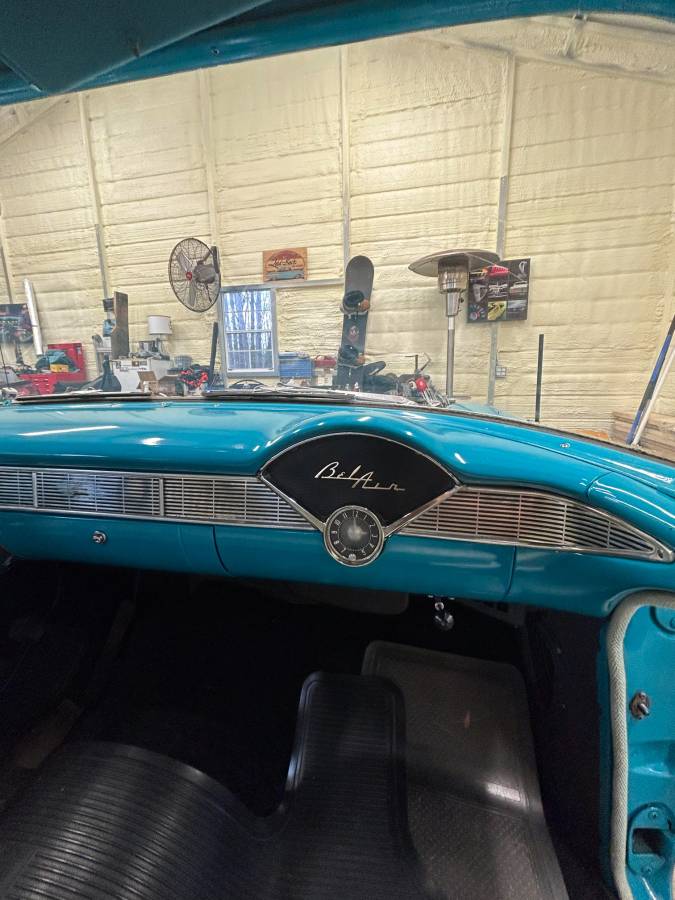 Chevrolet-Bel-air-4-door-1956-custom-3