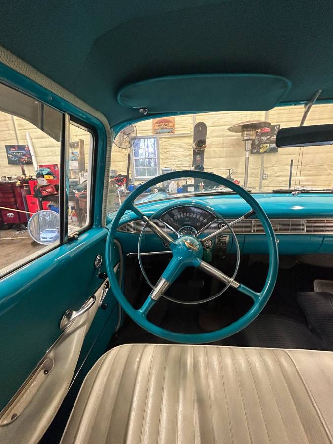 Chevrolet-Bel-air-4-door-1956-custom-4