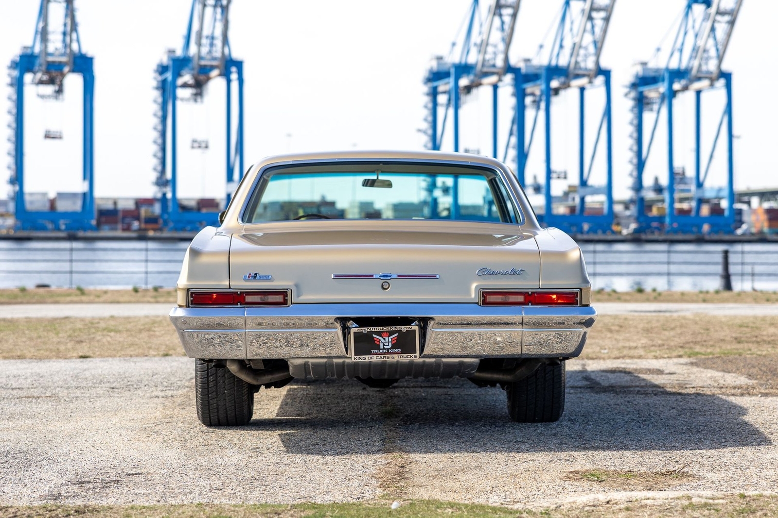 Chevrolet-Biscayne-1966-Coupe-12