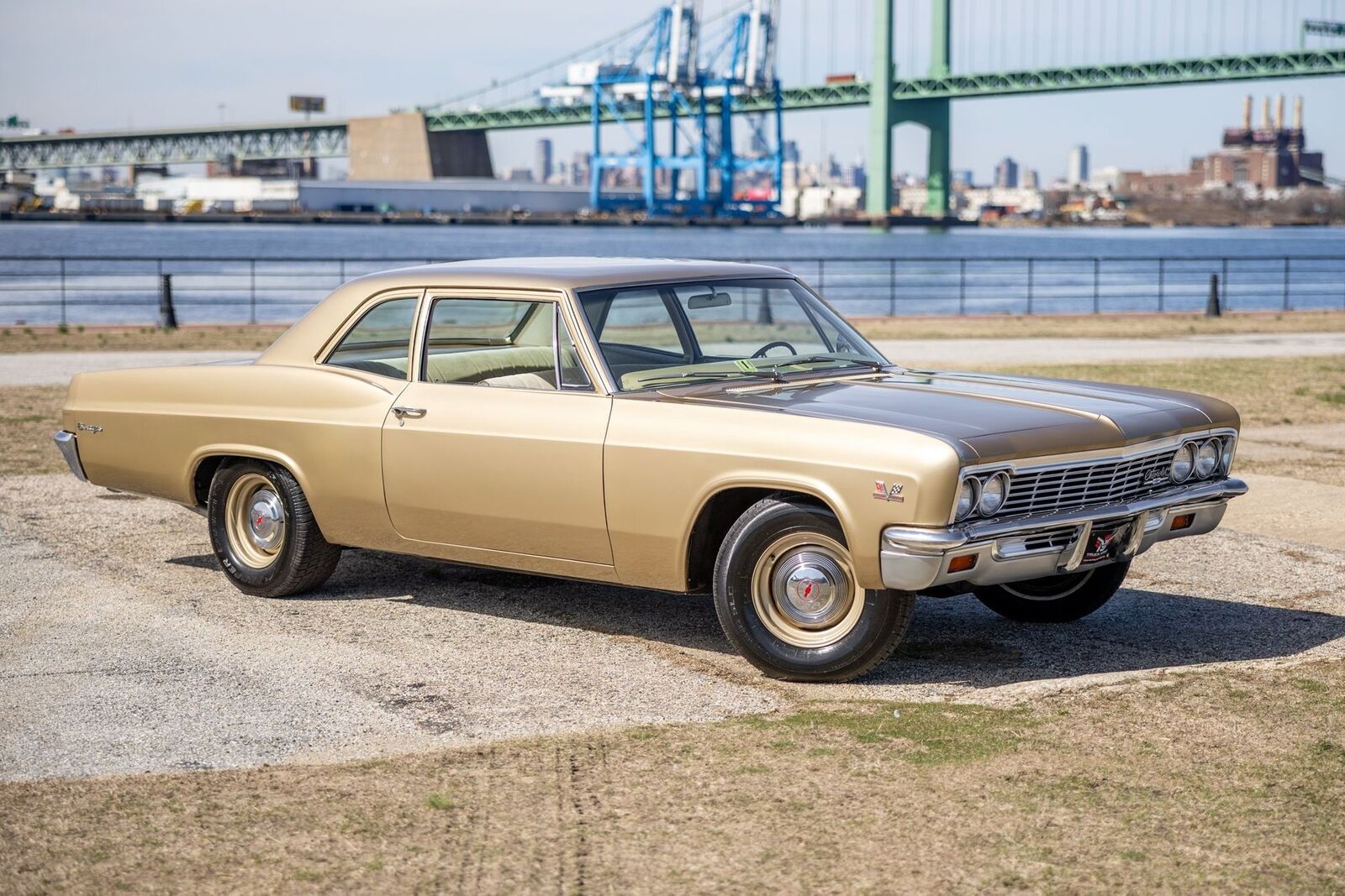 Chevrolet-Biscayne-1966-Coupe-3