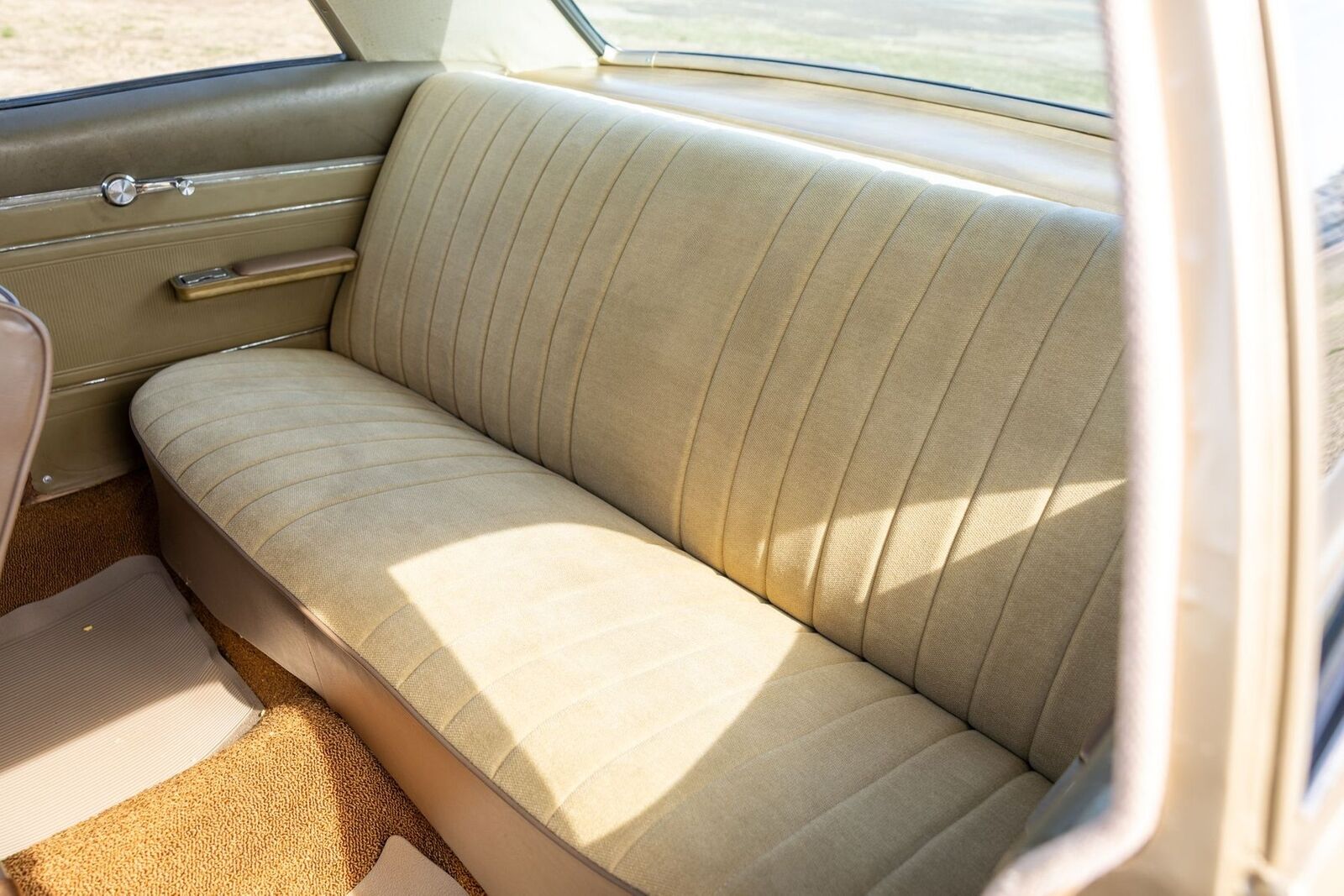 Chevrolet-Biscayne-1966-Coupe-30