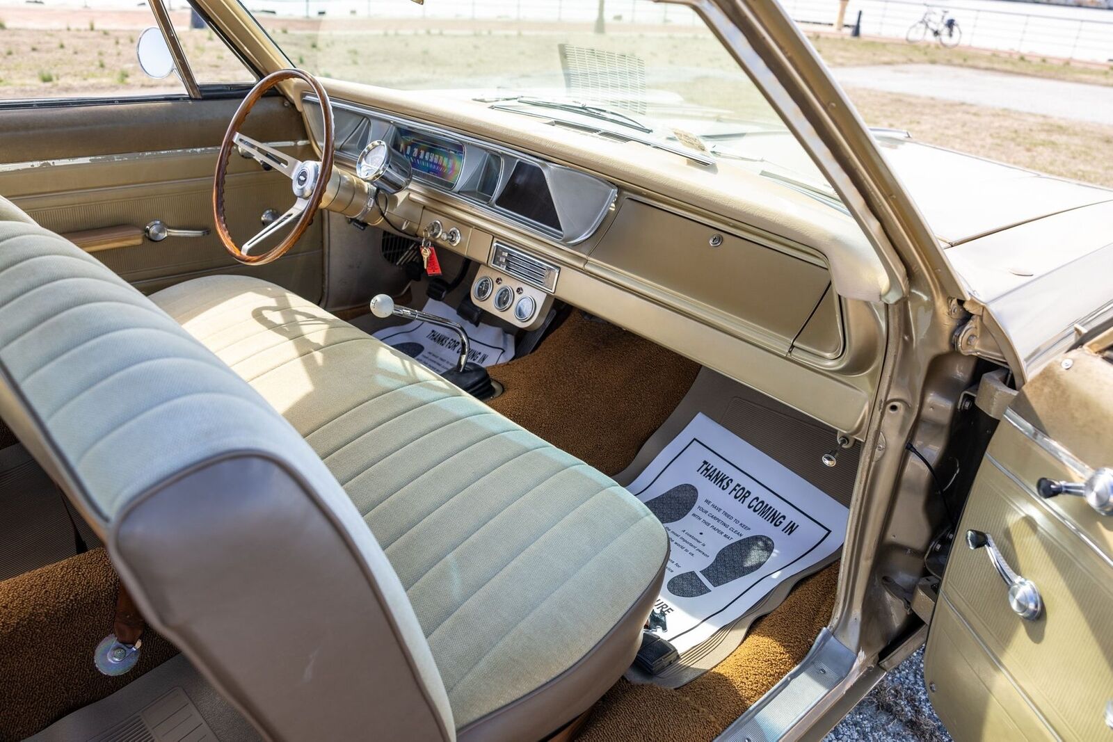 Chevrolet-Biscayne-1966-Coupe-32