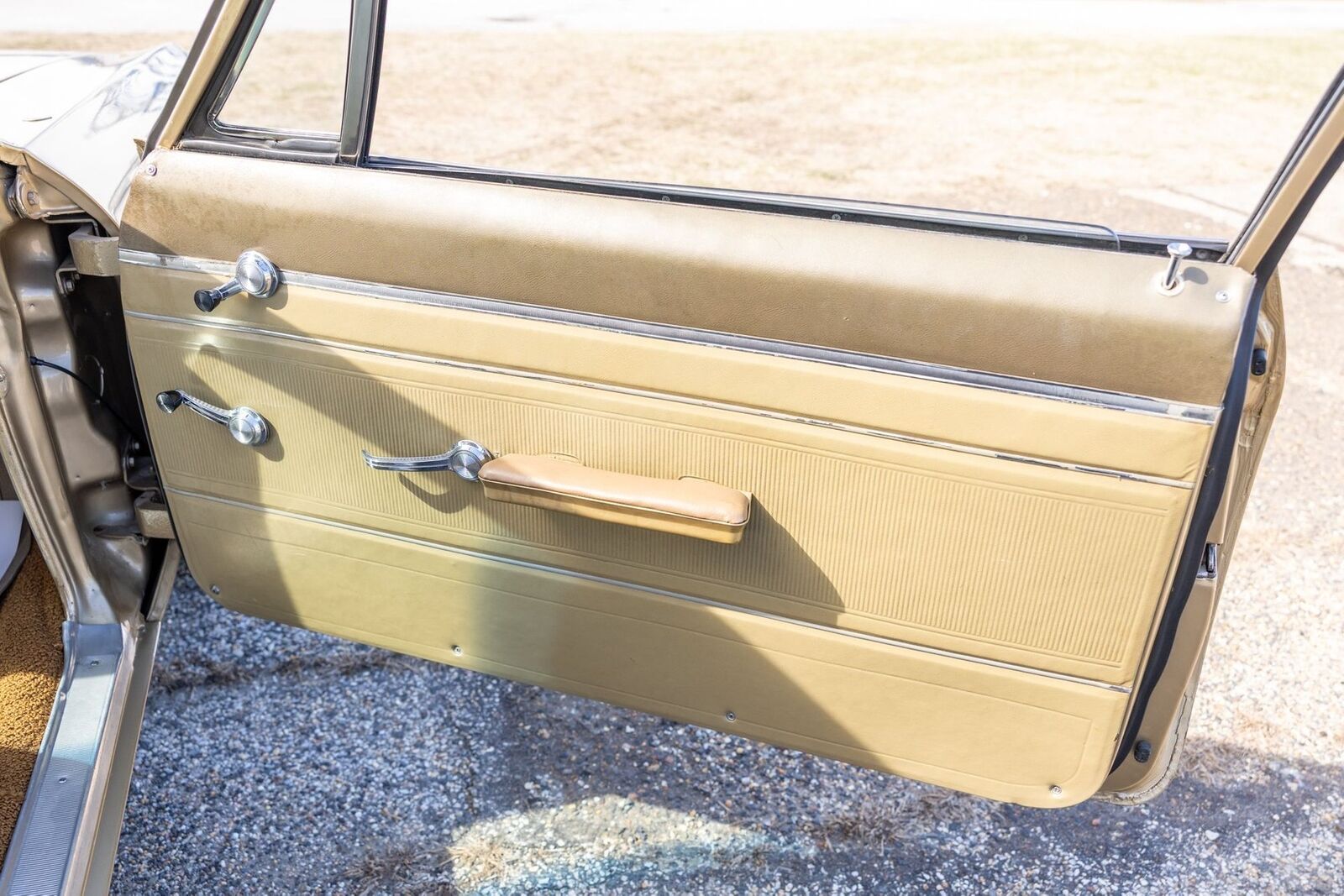 Chevrolet-Biscayne-1966-Coupe-34