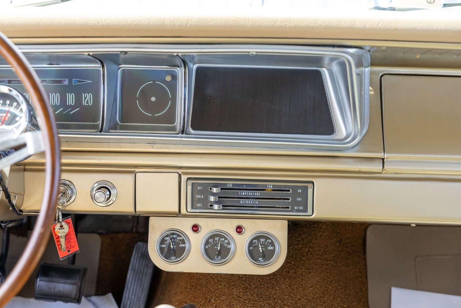 Chevrolet-Biscayne-1966-Coupe-38