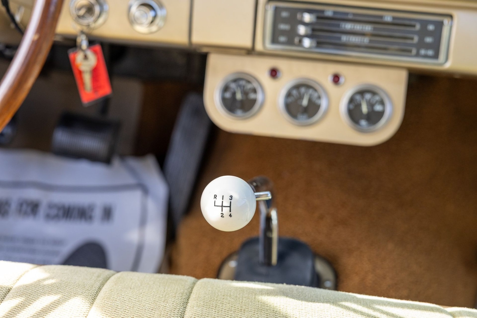 Chevrolet-Biscayne-1966-Coupe-39