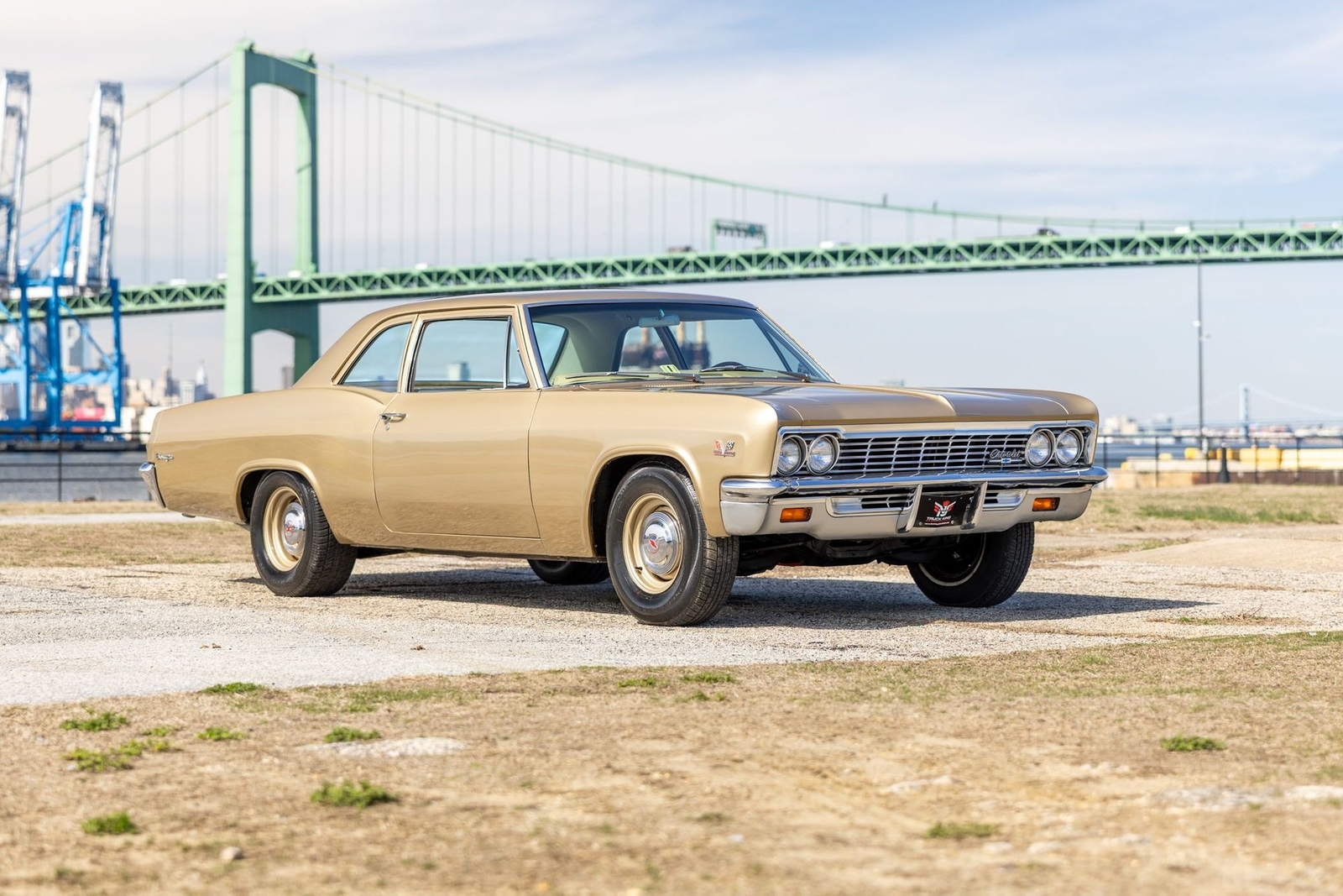Chevrolet-Biscayne-1966-Coupe-5