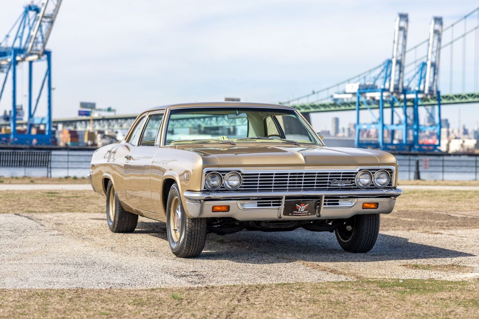 Chevrolet-Biscayne-1966-Coupe-6