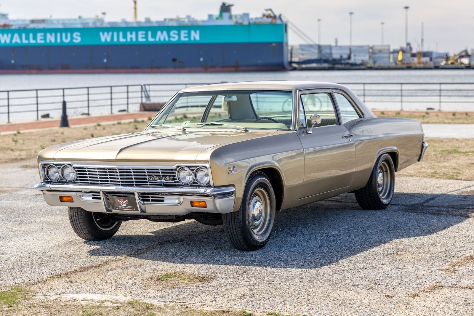Chevrolet-Biscayne-1966-Coupe-8