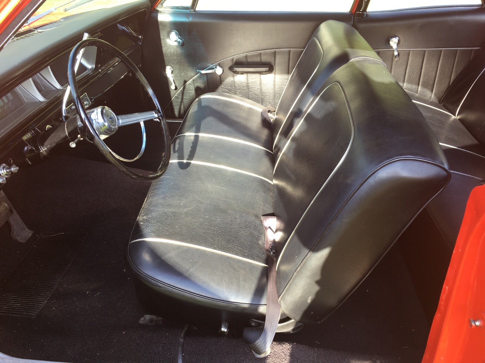 Chevrolet-Biscayne-1966-Sedan-24