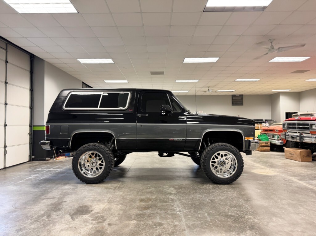 Chevrolet-Blazer-1990-SUV-4
