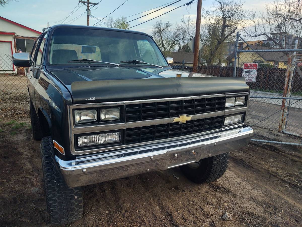 Chevrolet-Blazer-34-ton-chevrolet-1982-grey