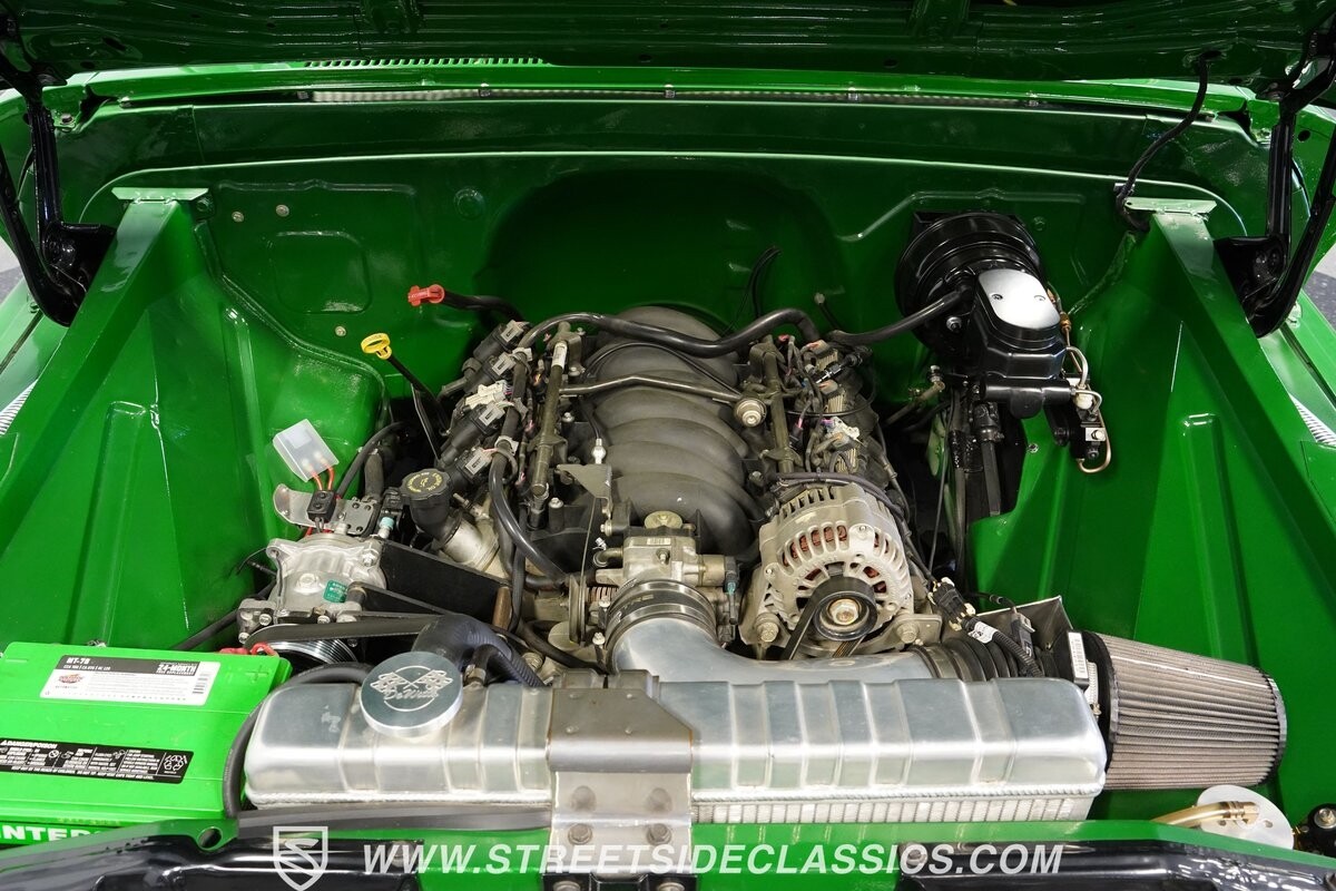 Chevrolet-C-10-1965-Pickup-Truck-3