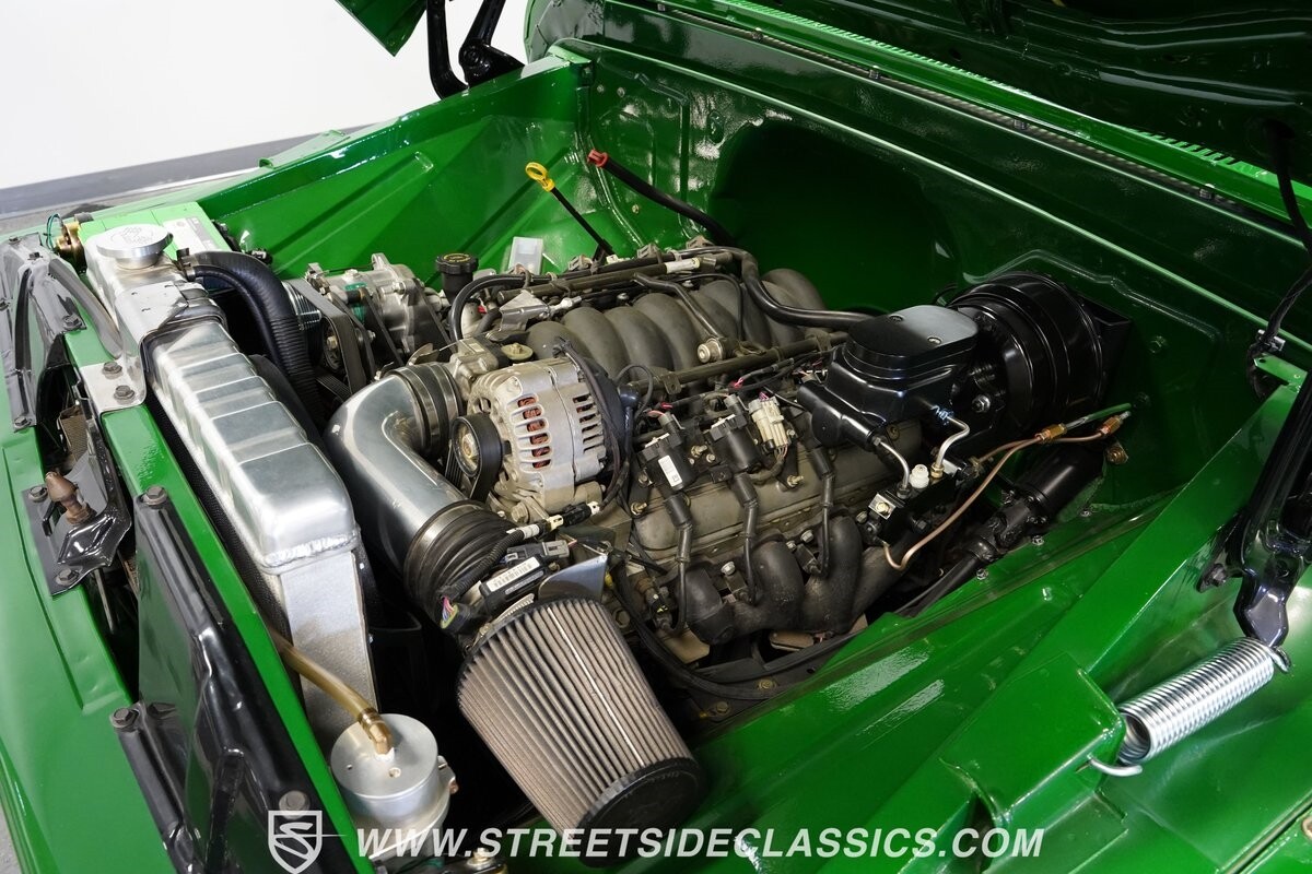Chevrolet-C-10-1965-Pickup-Truck-32