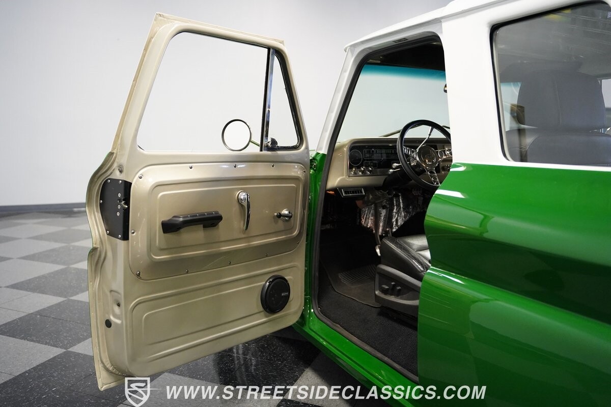 Chevrolet-C-10-1965-Pickup-Truck-36