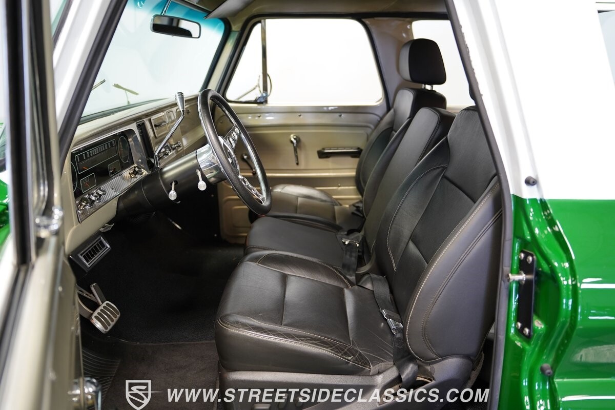 Chevrolet-C-10-1965-Pickup-Truck-38