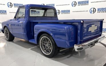 Chevrolet-C-10-1968-Step-Side-Pickup-2