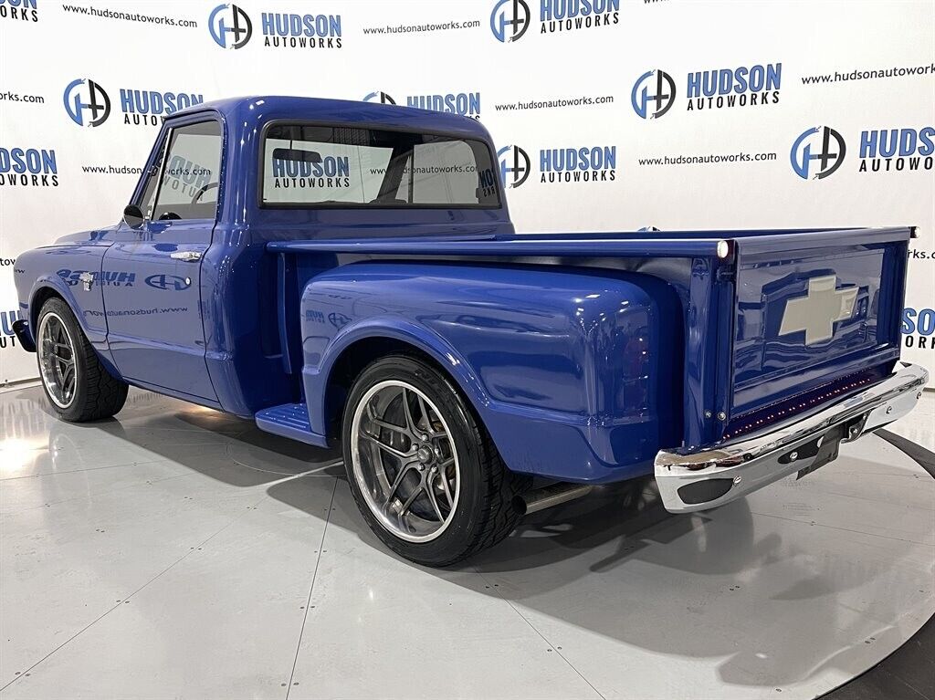 Chevrolet-C-10-1968-Step-Side-Pickup-2