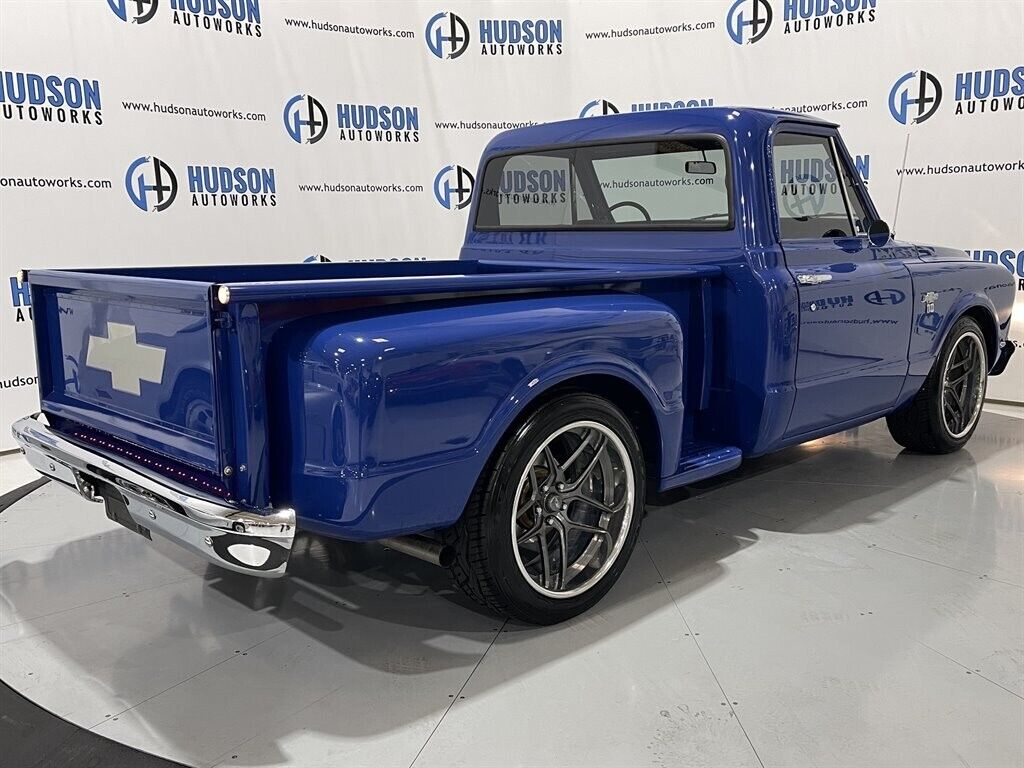 Chevrolet-C-10-1968-Step-Side-Pickup-5