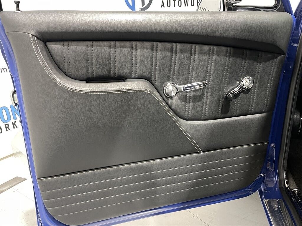 Chevrolet-C-10-1968-Step-Side-Pickup-9