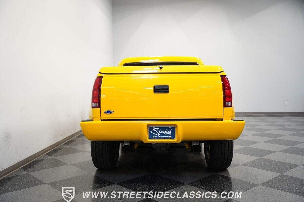 Chevrolet-C-10-1972-Pickup-Truck-8