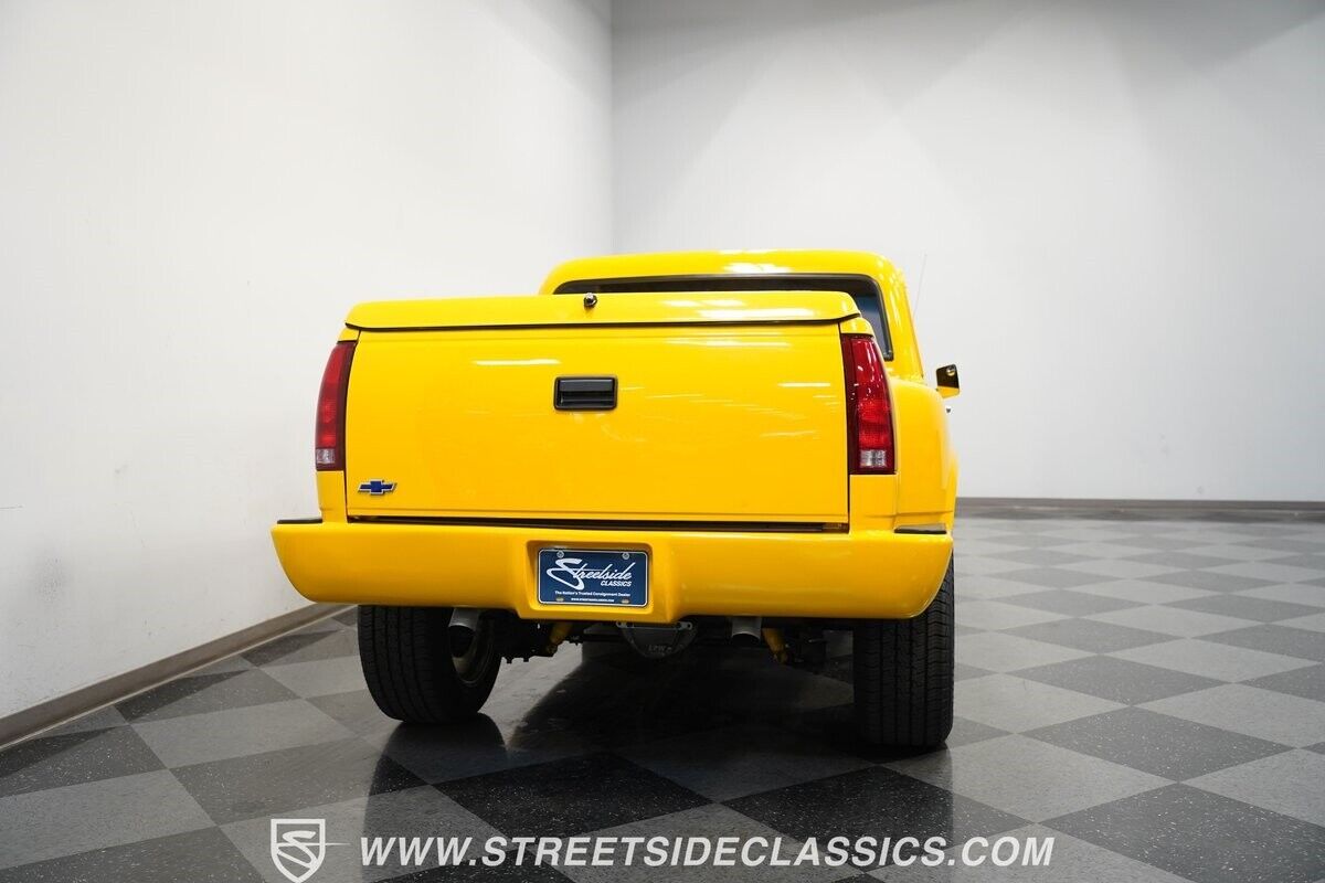 Chevrolet-C-10-1972-Pickup-Truck-9