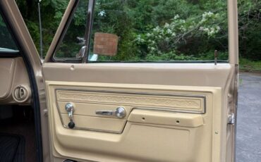 Chevrolet-C-10-1972-Standard-Cab-Pickup-12