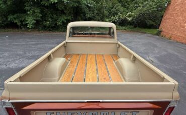 Chevrolet-C-10-1972-Standard-Cab-Pickup-8