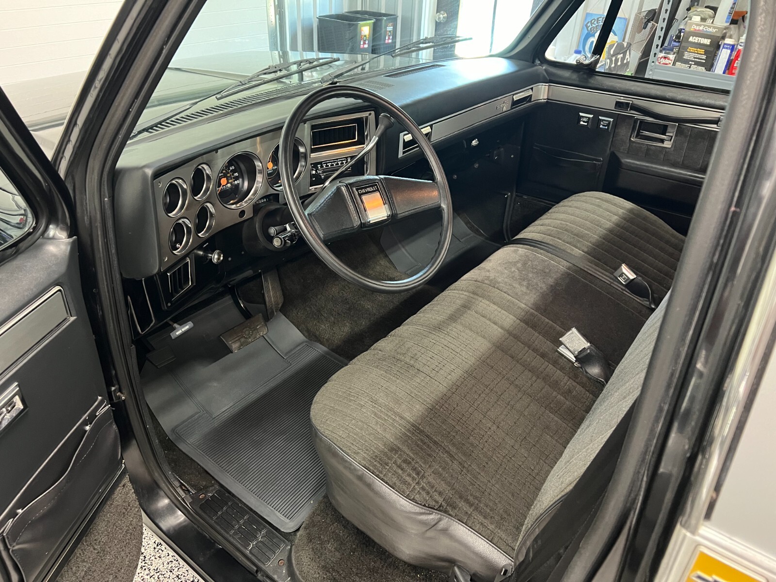 Chevrolet-C-10-1984-Standard-Cab-Pickup-25