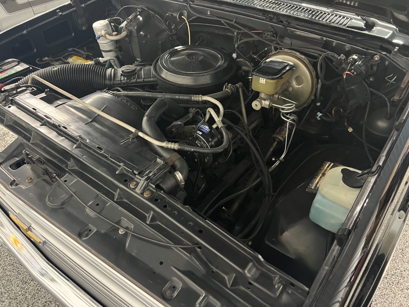 Chevrolet-C-10-1984-Standard-Cab-Pickup-6