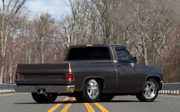 Chevrolet-C-10-1986-Pickup-Truck-2