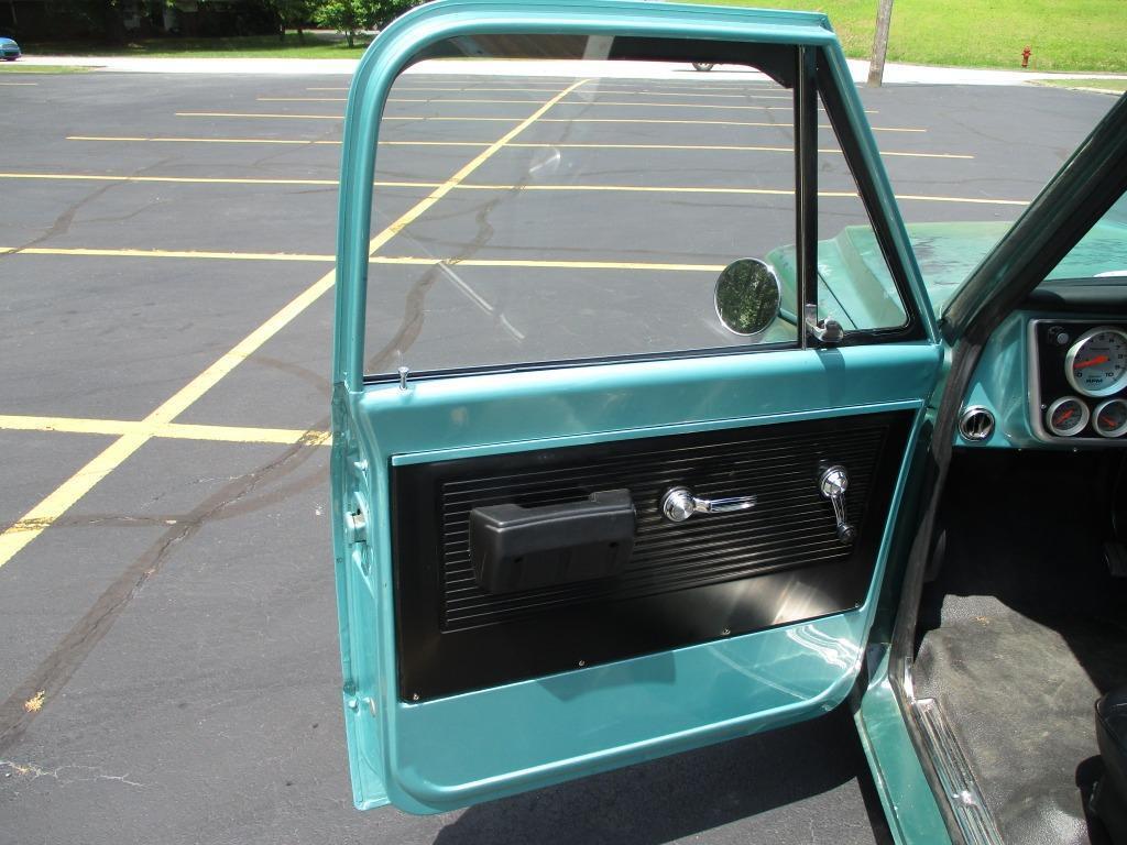 Chevrolet-C-10-LS-Twin-Turbo-Resto-Mod-1967-18