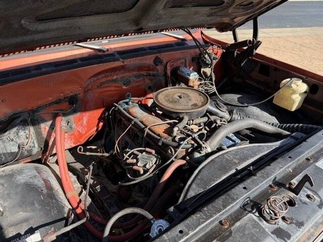Chevrolet-C-10-custom-deluxe-stepside-1978-red-10