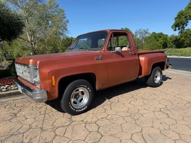 Chevrolet-C-10-custom-deluxe-stepside-1978-red-12