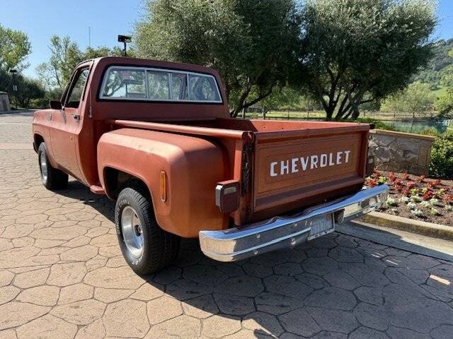 Chevrolet-C-10-custom-deluxe-stepside-1978-red-5