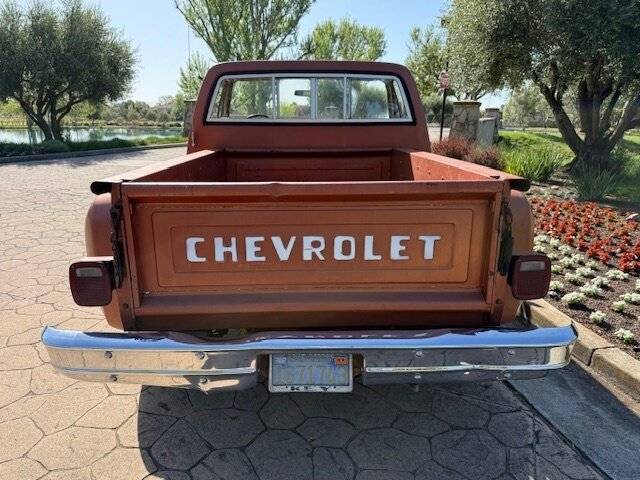 Chevrolet-C-10-custom-deluxe-stepside-1978-red-6