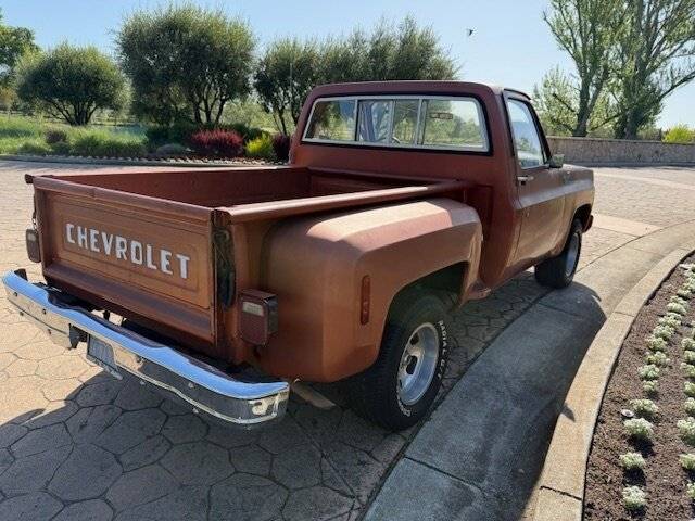 Chevrolet-C-10-custom-deluxe-stepside-1978-red-7