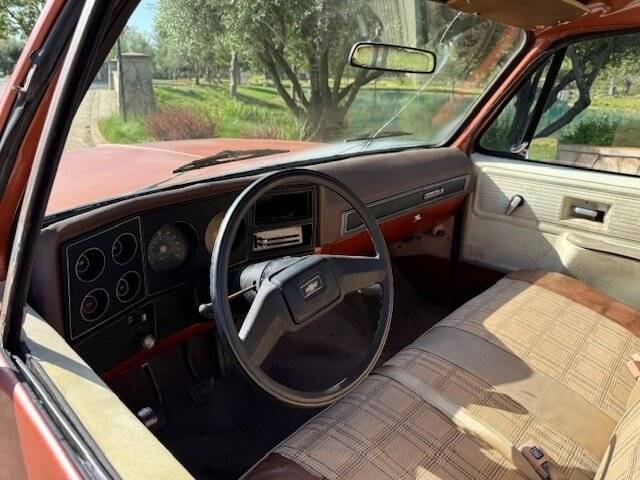 Chevrolet-C-10-custom-deluxe-stepside-1978-red