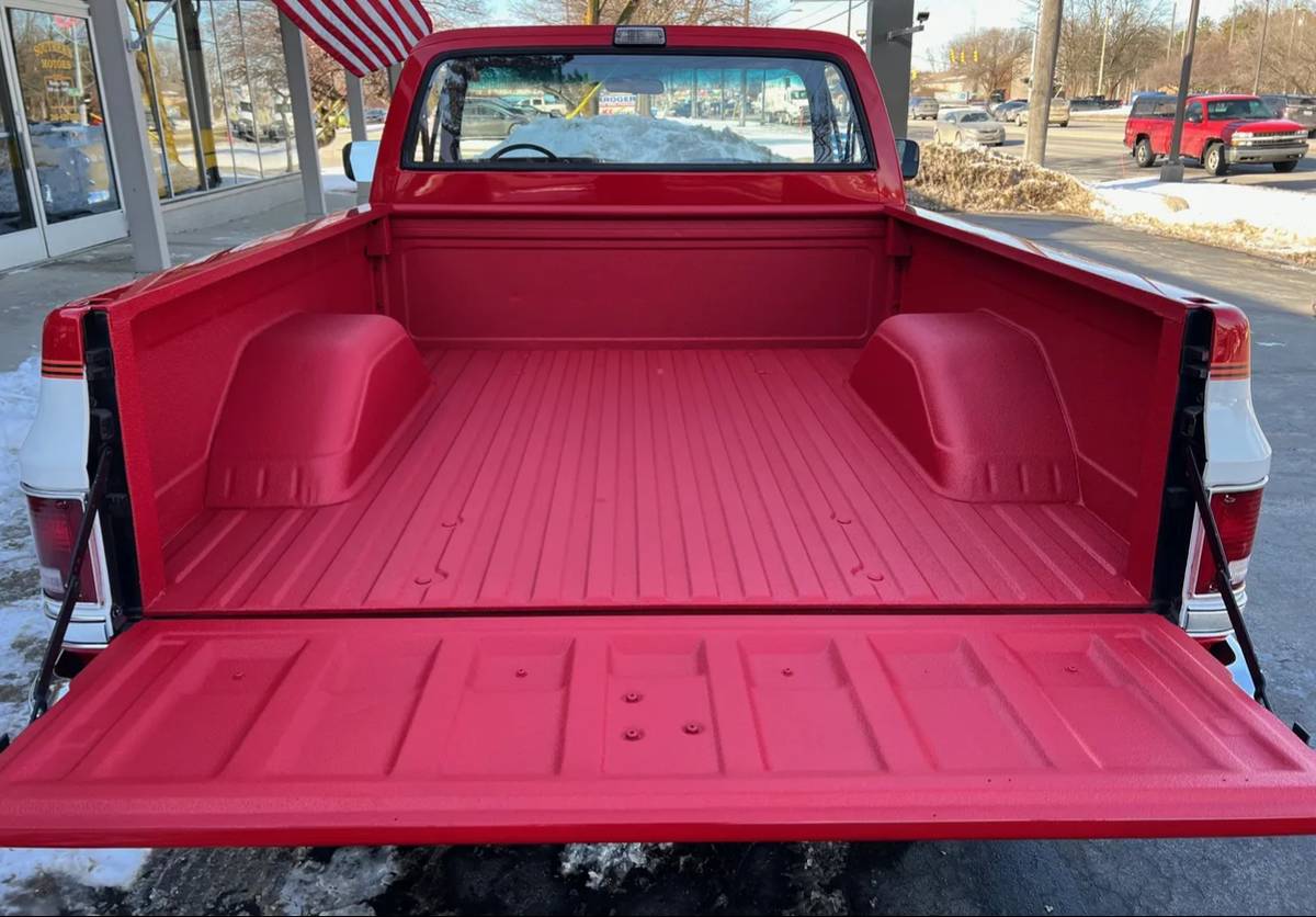 Chevrolet-C-10-silverado-truck-1986-red-2